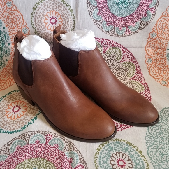 Frye Women's Carson Chelsea Ankle Boots - Picture 2 of 12